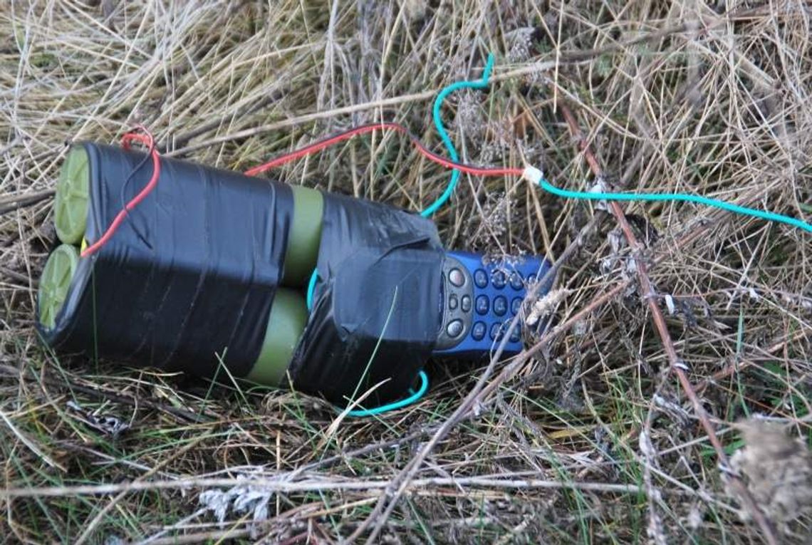 Osiedle Borek: Domowej roboty bomba czy atrapa? Osiedle Borek: Domowej roboty bomba czy atrapa?