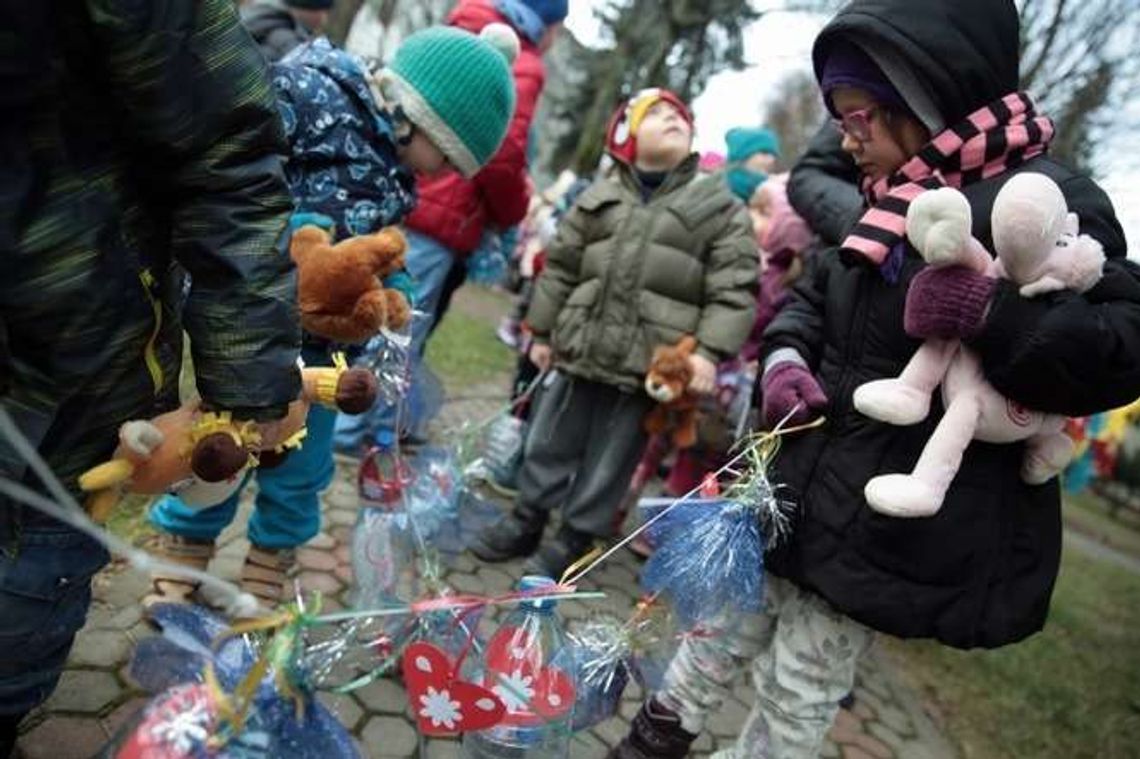 Osiedlowa choinka na LSM już ubrana (zdjęcia)