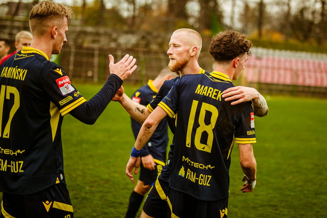 Osiem goli w Świdniku. Avia znowu zagrała szalony mecz z Czarnymi Połaniec