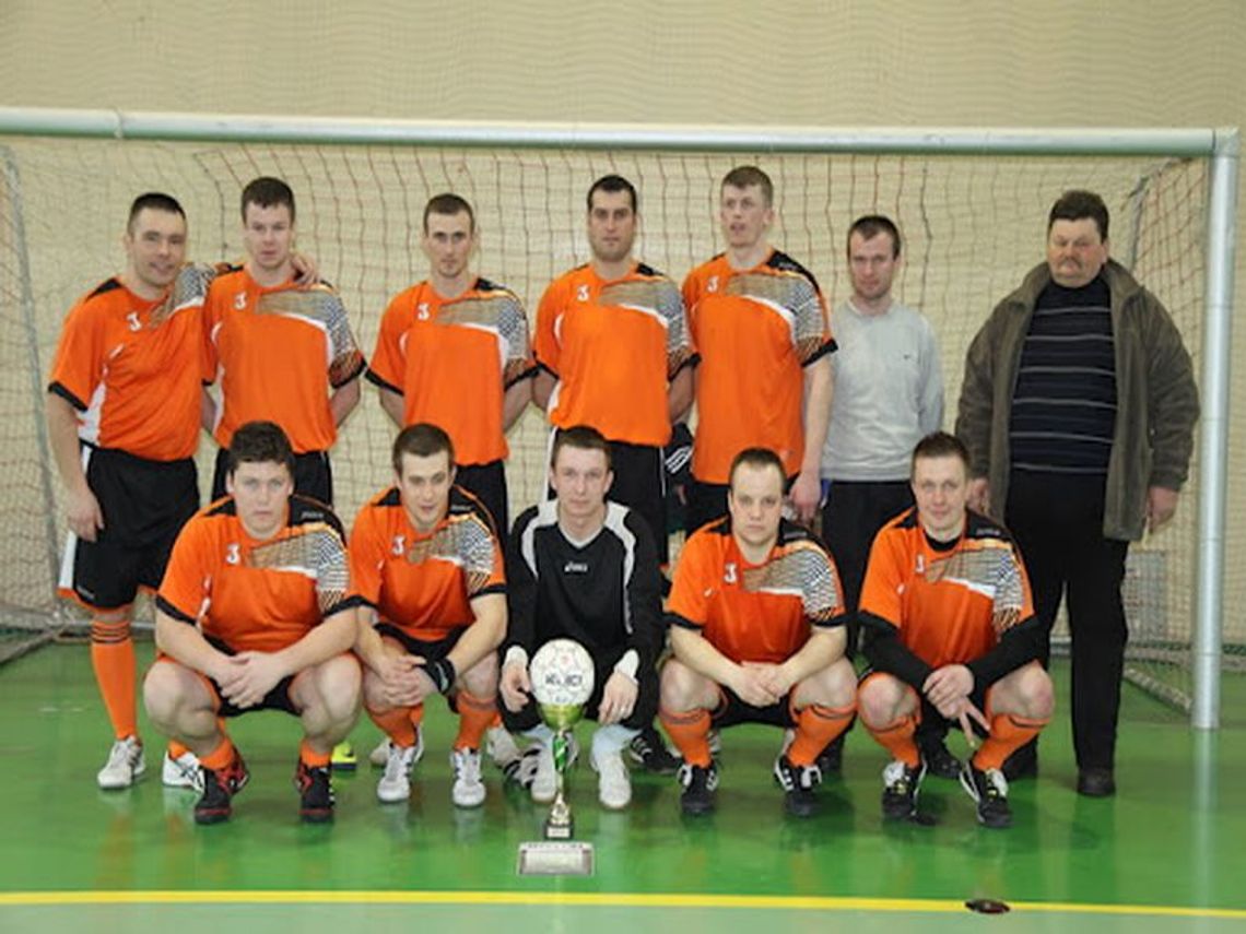 Osiem zespołów zagra w finale okręgowych mistrzostw seniorów w halowej piłce nożnej