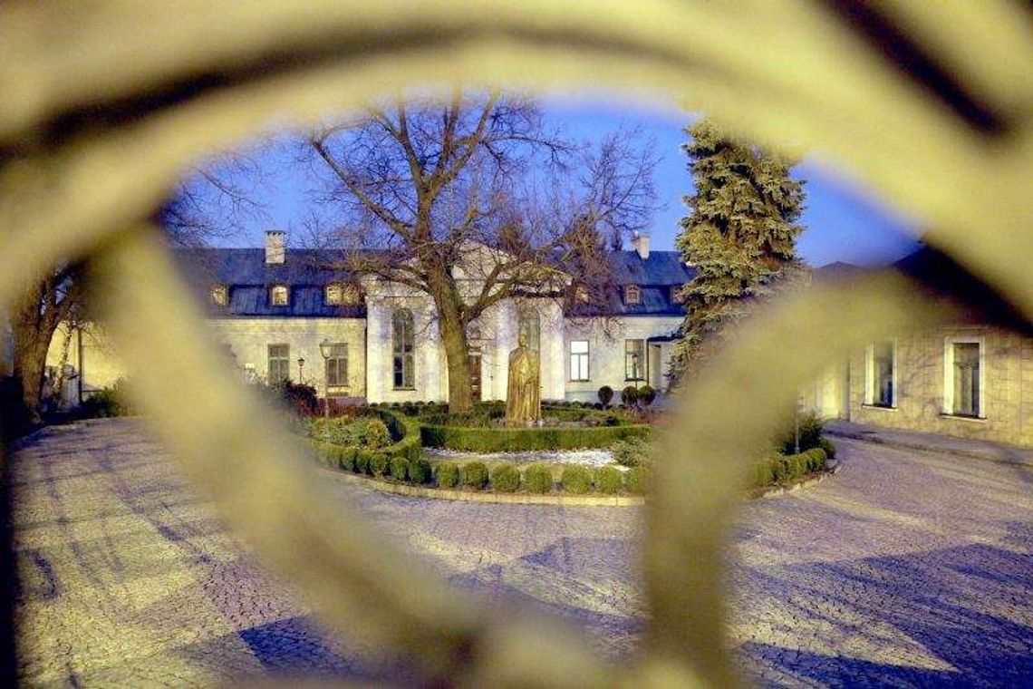 Oskarża księdza o molestowanie. Chce kilkuset tysięcy złotych od archidiecezji Oskarża księdza o molestowanie. Chce kilkuset tysięcy złotych od archidiecezji