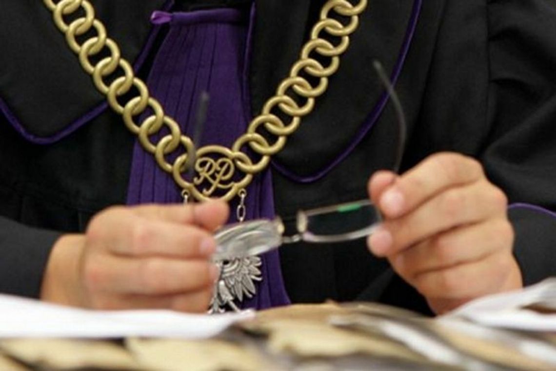 Oskubały konta klientów banku. Wyroki w zawieszeniu