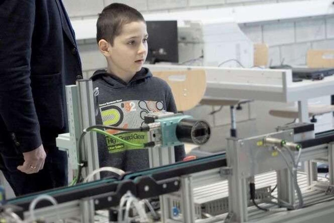 Ośmiolatek na studiach. "Ciężko było go wyciągnąć z laboratoriów"