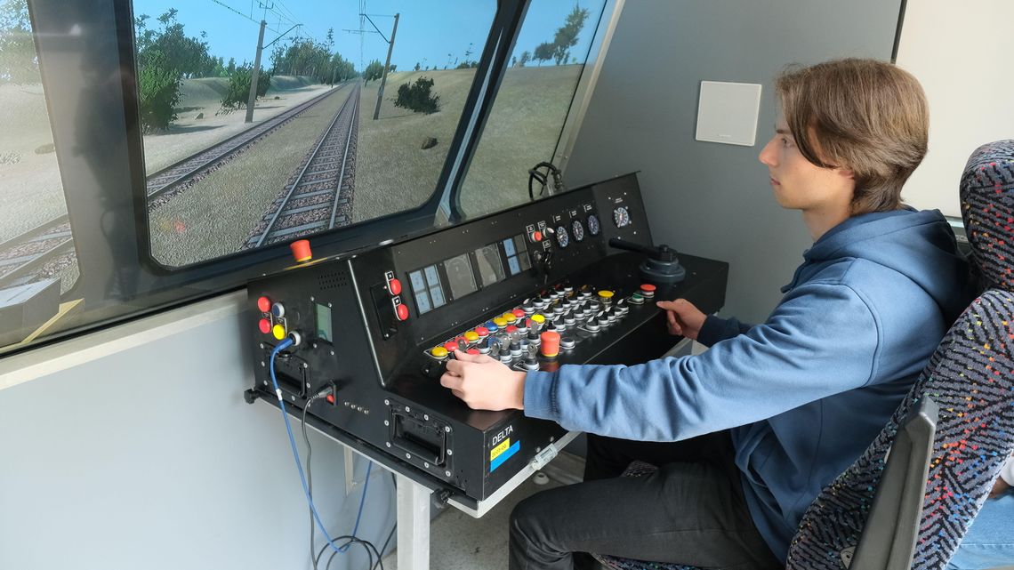 Ósmoklasiści wybierają szkoły. A może by tak poprowadzić pociąg?