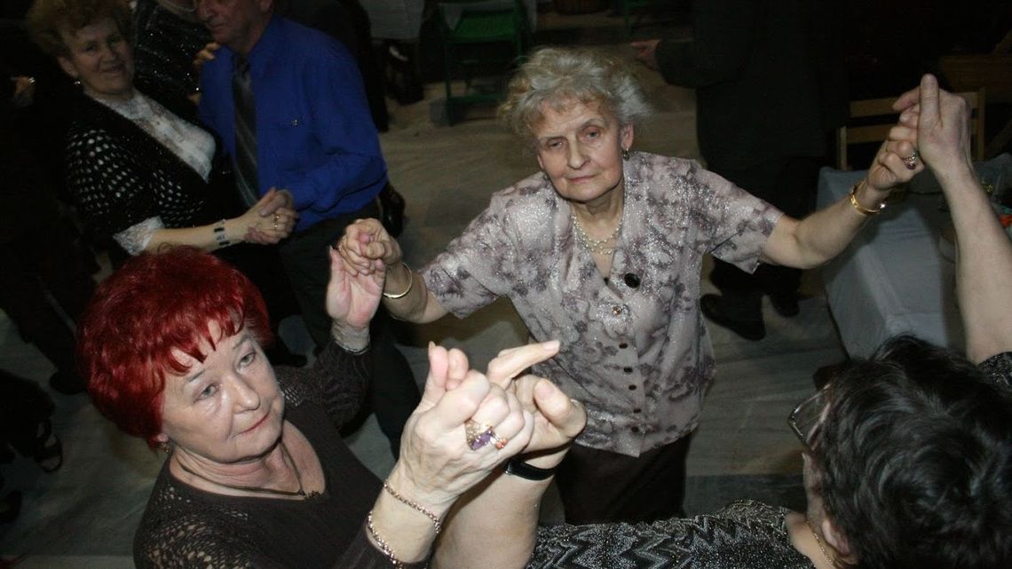 Osoby 70 plus od soboty nie powinny wychodzić z domu. To zalecenie czy nakaz?