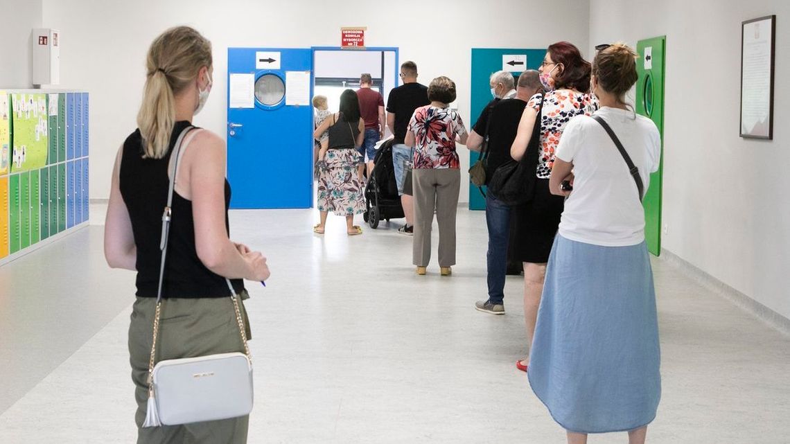 Osoby starsze i kobiety w ciąży z pierwszeństwem w lokalu wyborczym