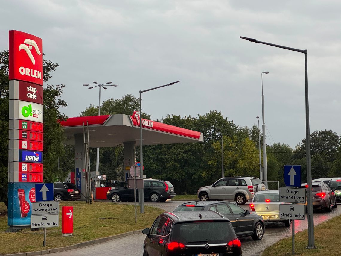 Ostatni dzień tańszych paliw. Mieszkańcy Lublina ruszyli na stacje Ostatni dzień tańszych paliw. Mieszkańcy Lublina ruszyli na stacje