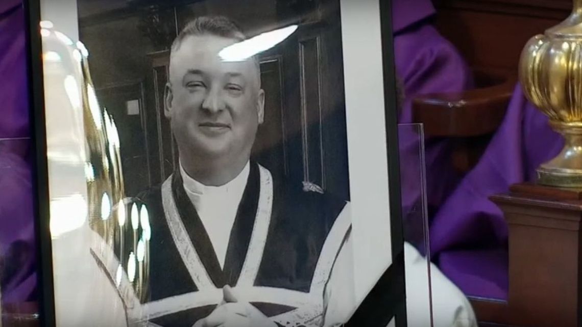 Ostatnią mszę odprawił 11 października, zmarł po zakażeniu koronawirusem. Pogrzeb ks. Piotra Sikory Ostatnią mszę odprawił 11 października, zmarł po zakażeniu koronawirusem. Pogrzeb ks. Piotra Sikory