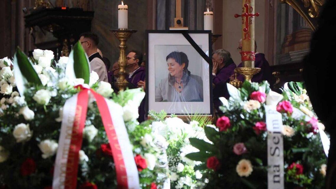 Ostatnie pożegnanie profesor Elżbiety Starosławskiej. Przyjechał ojciec Rydzyk 