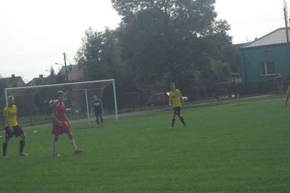 Ostre strzelanie na boisku w Łazach. Wyniki bialskiej okręgówki