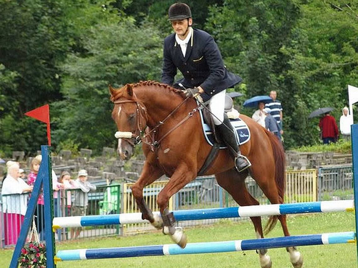 Ostrów Kolonia: Jeźdźcy i konie czyli zawody w skokach przez przeszkody