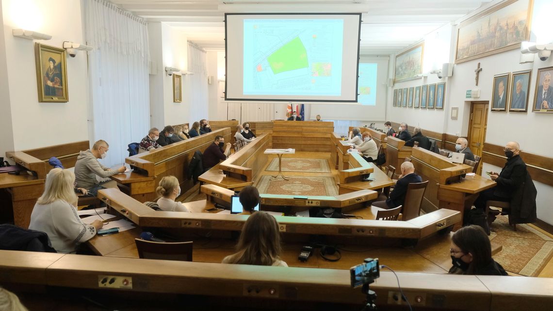 Ostry spór przeniósł się z Węglina do ratusza. Sąsiedzi parku nie chcą betonu Ostry spór przeniósł się z Węglina do ratusza. Sąsiedzi parku nie chcą betonu