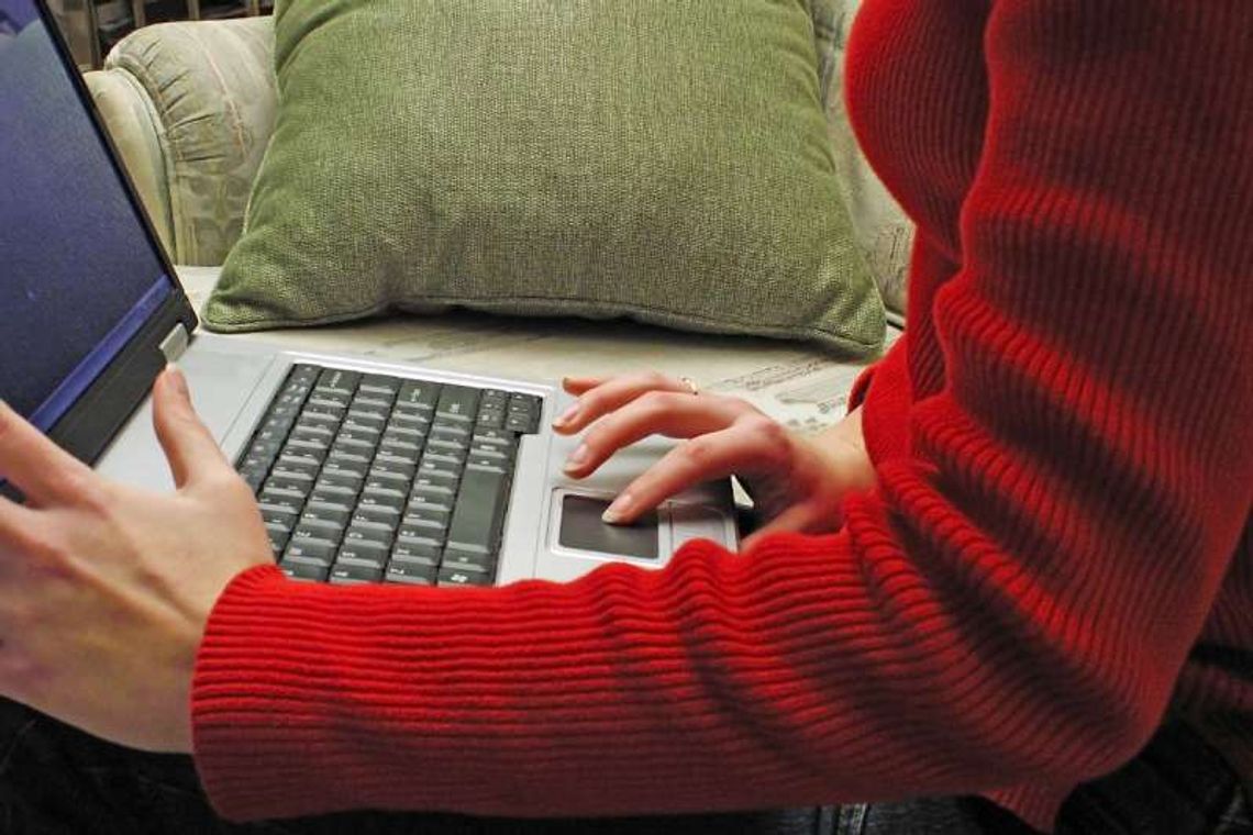 Oszukała w Internecie 100 klientów na 100 tys. złotych Oszukała w Internecie 100 klientów na 100 tys. złotych