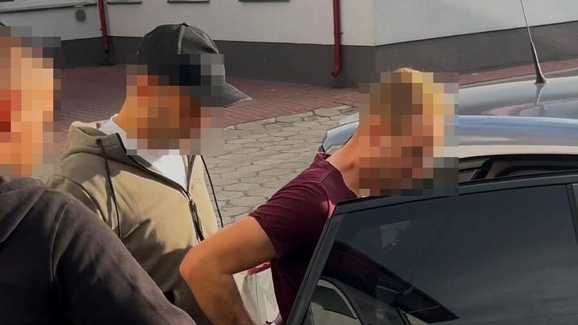 Oszukiwał, groził i ukrył amunicję. Usłyszał 10 zarzutów