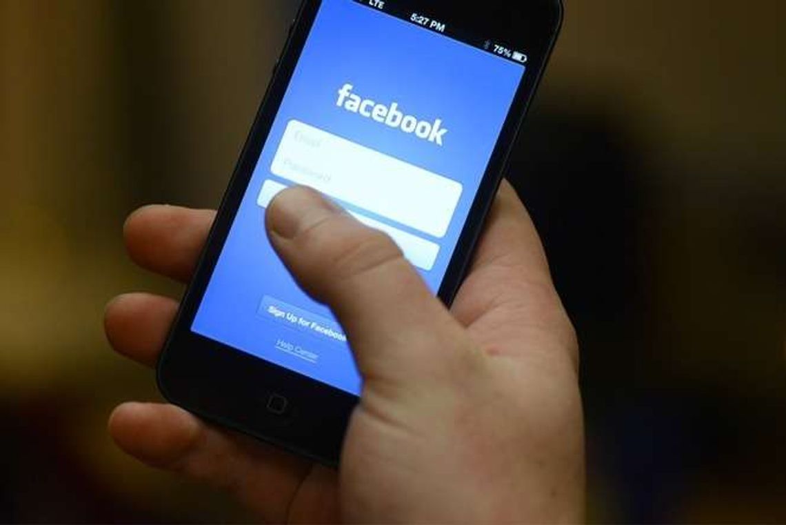 Oszuści na Facebooku. Włamali się na konto młodej kobiety, prawie wyłudzili pieniądze