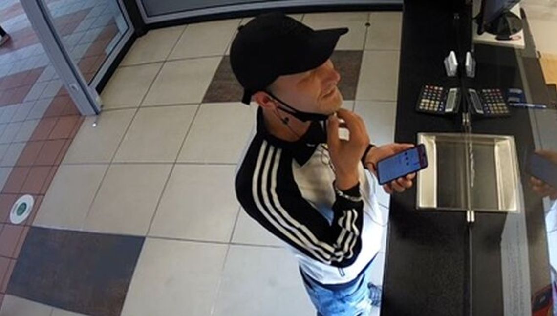 Oszust musiał odsłonić maseczkę. Kto go rozpoznaje?