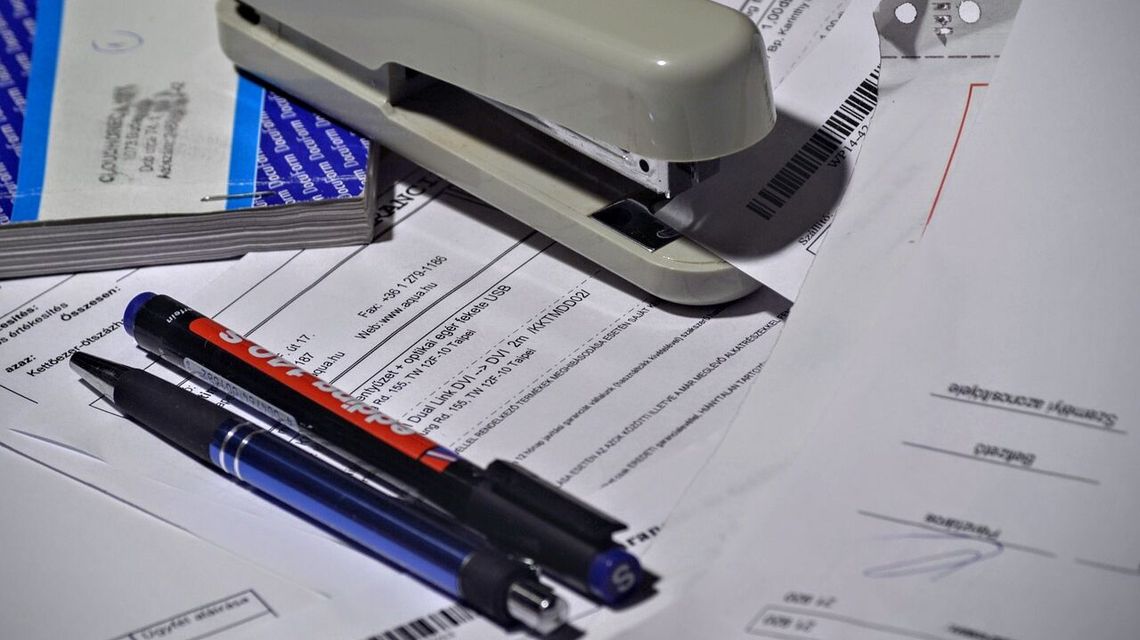 Oszustwo. Faktura łudząco podobna do oryginalnej, ale z innym numerem konta