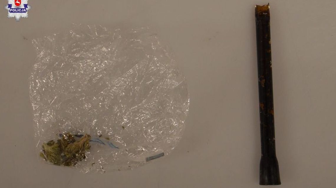 Otworzyli drzwi, a za nimi dzielnicowi. Poczuli specyficzny zapach