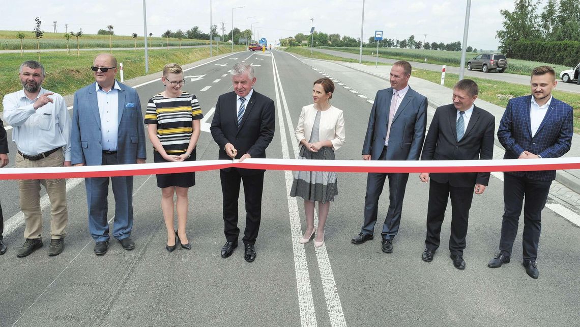 Otworzyli nowy odcinek drogi wojewódzkiej. 17 kilometrów za 64 mln złotych Otworzyli nowy odcinek drogi wojewódzkiej. 17 kilometrów za 64 mln złotych