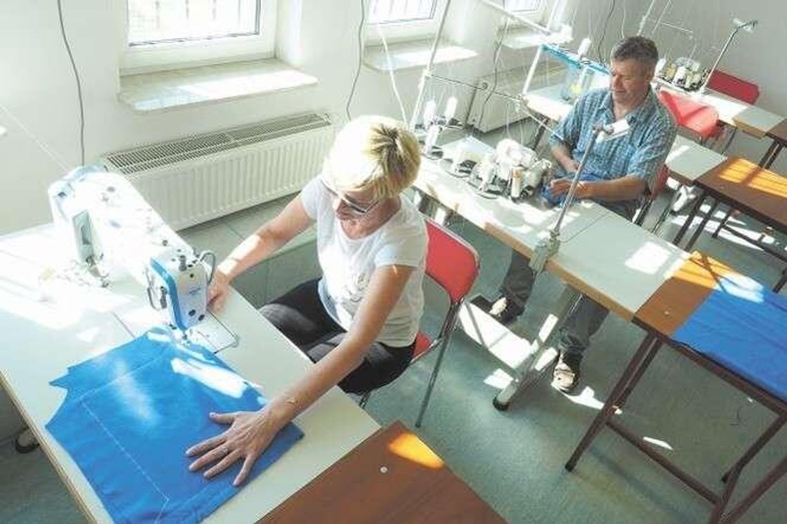 Otworzyli szwalnię w budynku zakładu karnego. Więźniowie będą szyć dla innych więźniów Otworzyli szwalnię w budynku zakładu karnego. Więźniowie będą szyć dla innych więźniów