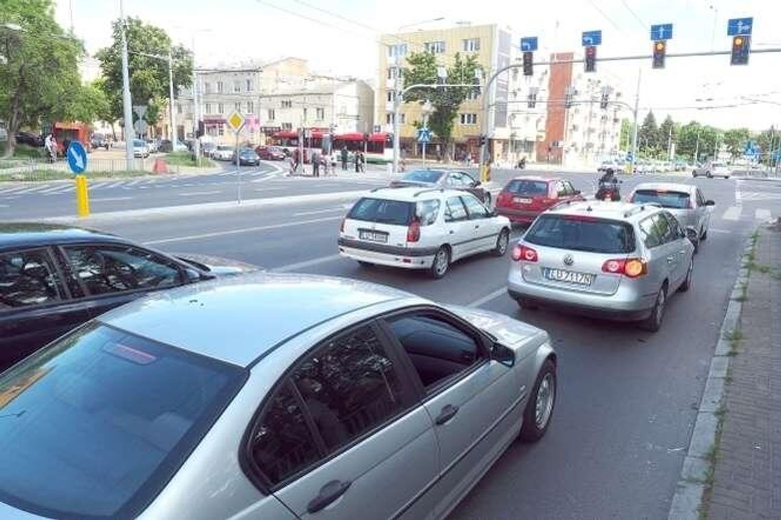 Otworzyli ul. Muzyczną i włączyli sygnalizację. Kierowcy utknęli w korkach Otworzyli ul. Muzyczną i włączyli sygnalizację. Kierowcy utknęli w korkach