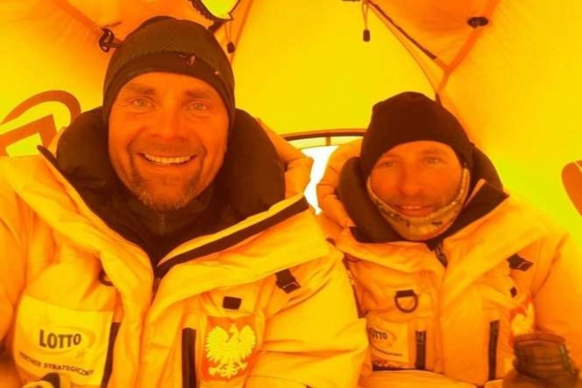 P. Tomala i R. Fronia cudem uniknęli śmierci na K2. "Twoja ręka uratowała nam życie"