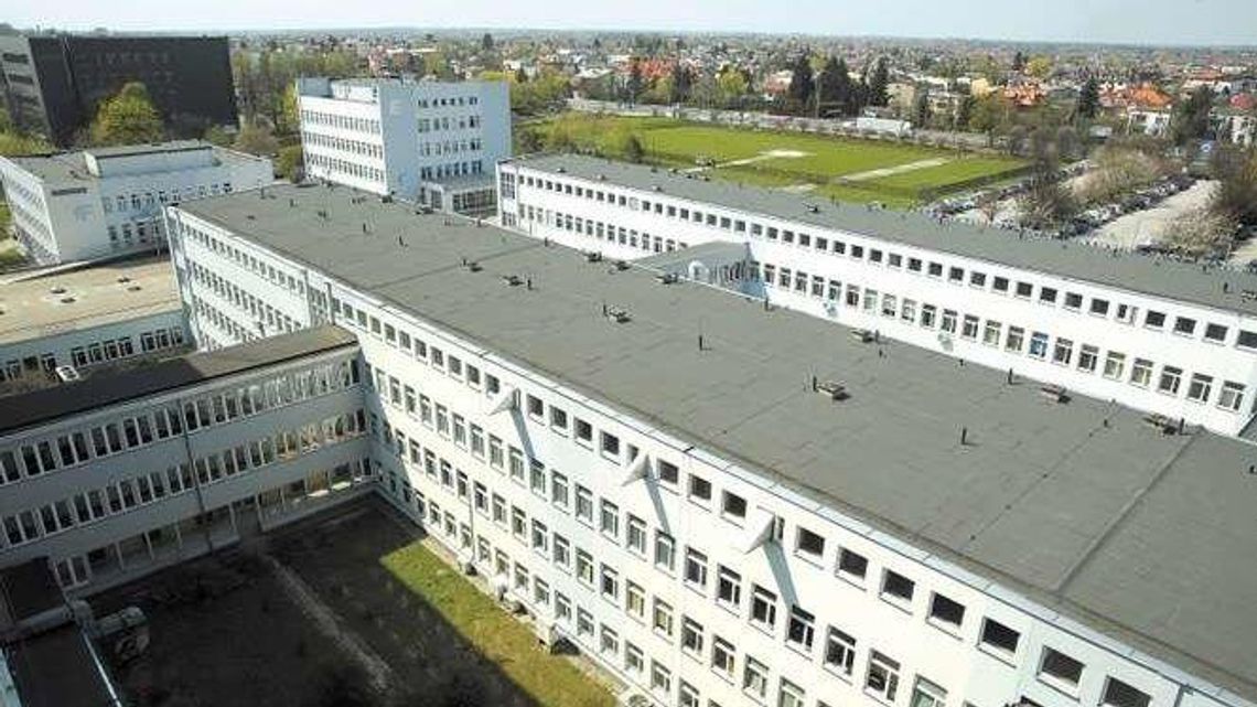 Pacjenci czekają na operacje, a lekarze rozkładają ręce