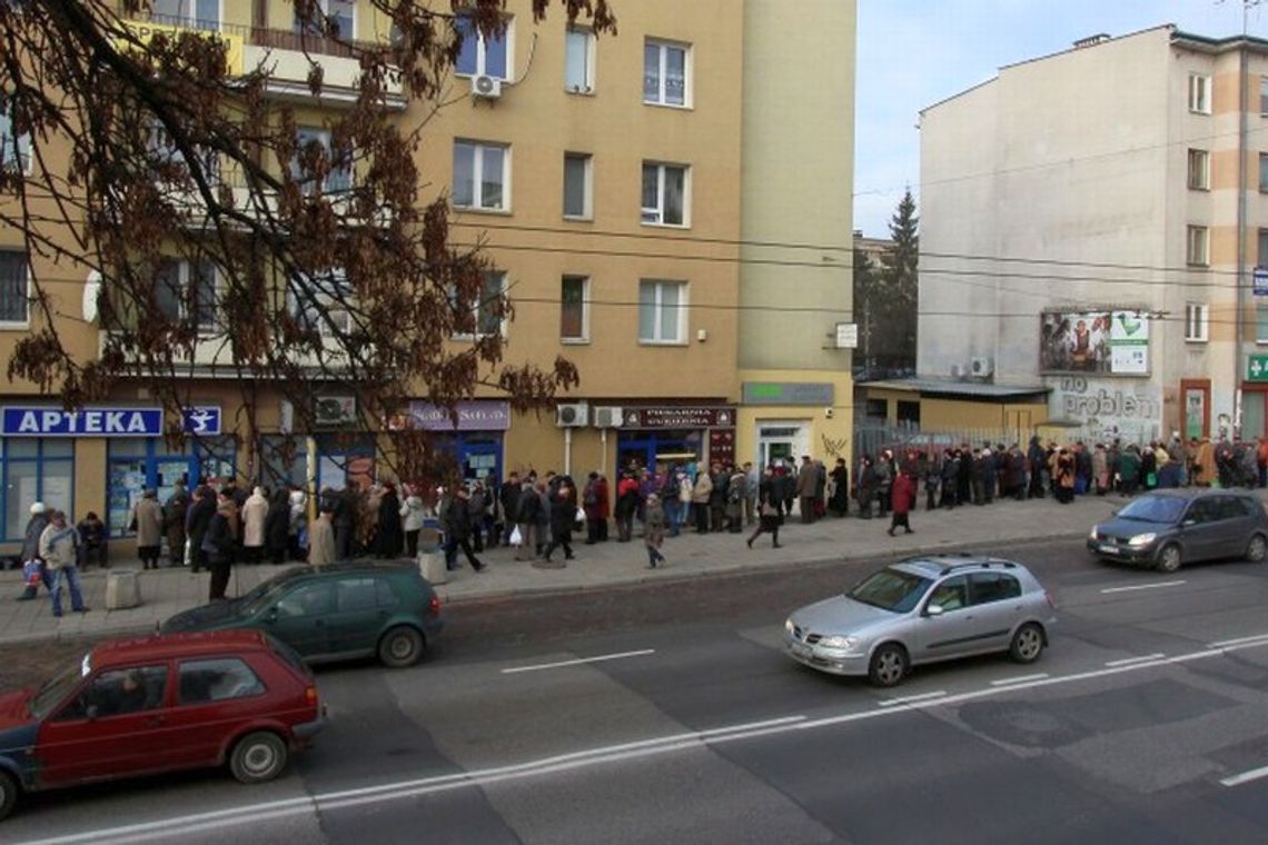 Pacjenci wykupują leki przed końcem roku. Z receptą w kolejce (zdjęcia)