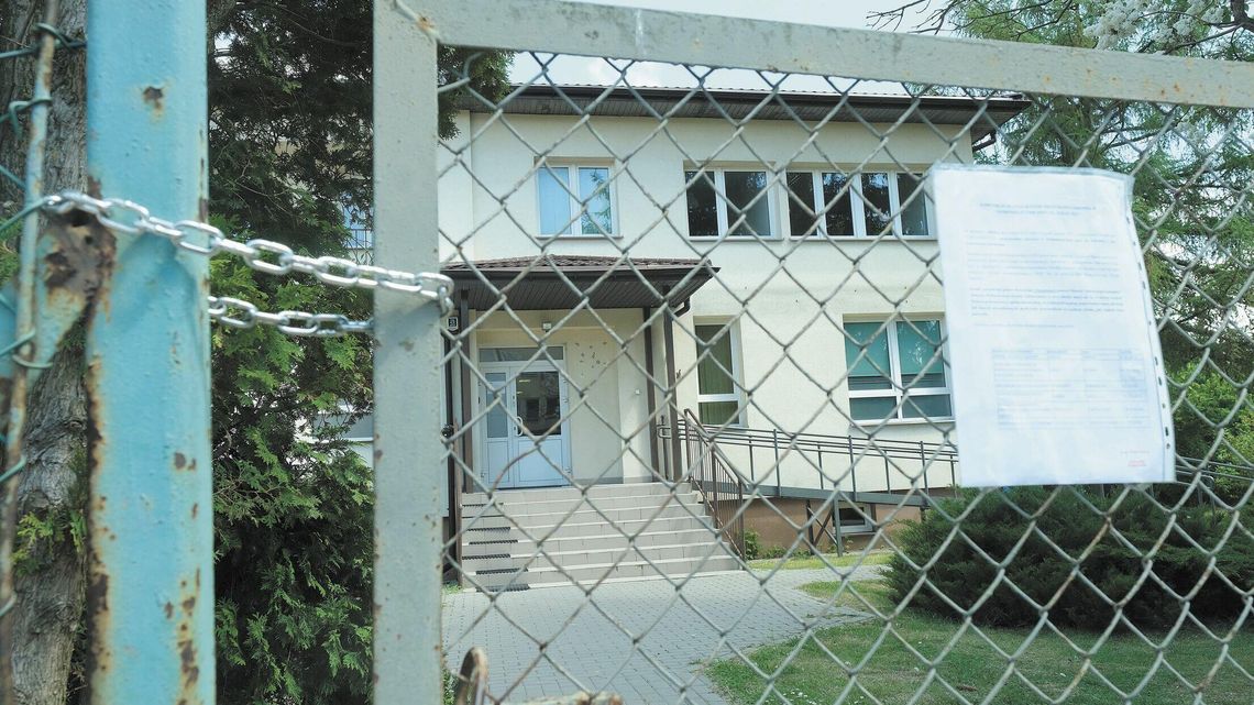 Pacjent chory na raka, niemowlak, który nie może być zaszczepiony. Karty pacjentów utknęły w piwnicy