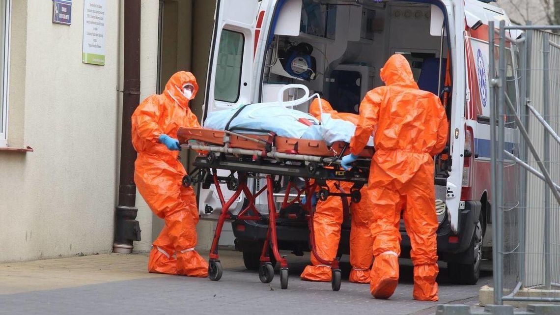 Pacjent zakażony koronawirusem przewieziony z Bełżyc do szpitala w Lublinie Pacjent zakażony koronawirusem przewieziony z Bełżyc do szpitala w Lublinie