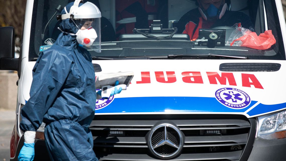 Pacjentka szpitala w Puławach, która wyzdrowiała z Covid-19: "Bałam się zasnąć, bo wydawało mi się, że się uduszę" Pacjentka szpitala w Puławach, która wyzdrowiała z Covid-19: "Bałam się zasnąć, bo wydawało mi się, że się uduszę"