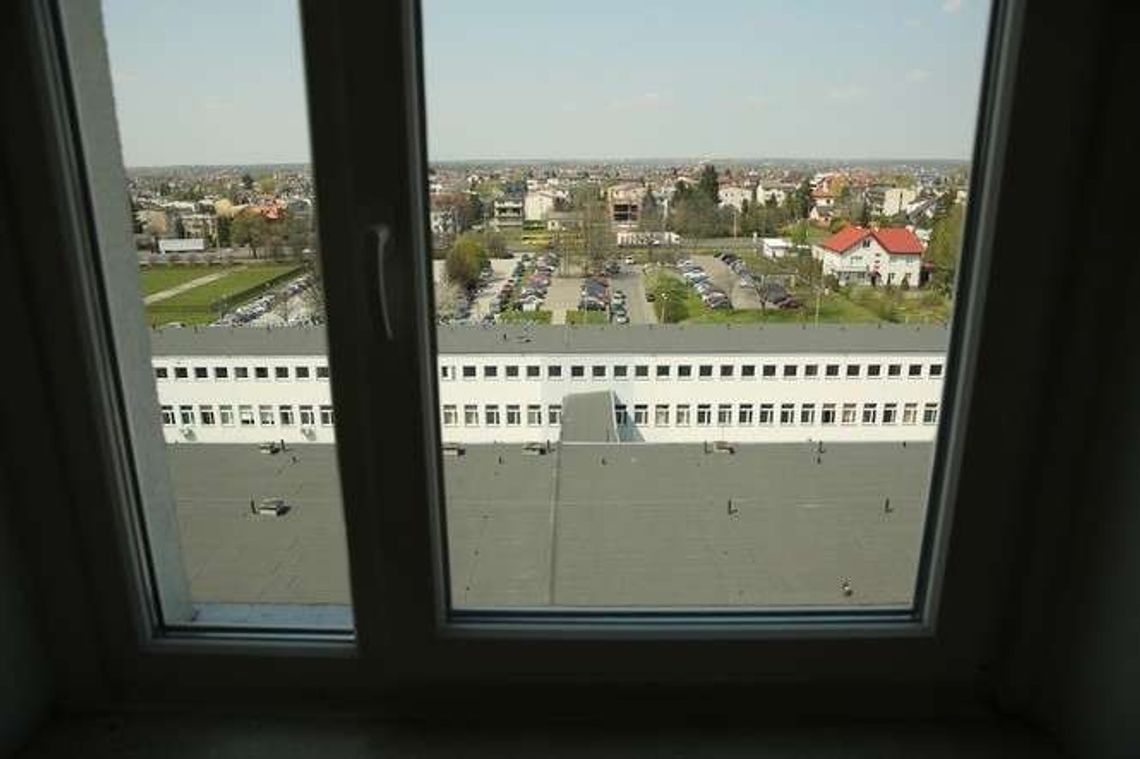 Pacjentka wypadła z okna szpitala przy al. Kraśnickiej Pacjentka wypadła z okna szpitala przy al. Kraśnickiej