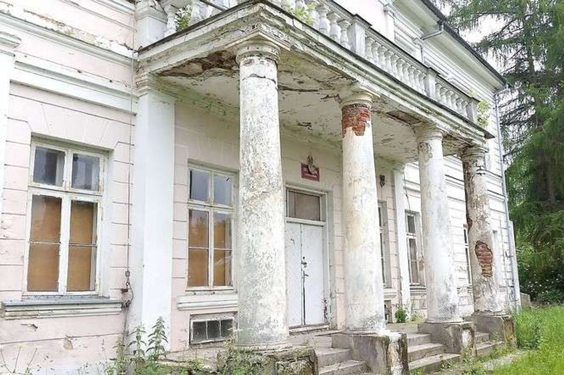Pałac w Orłowie Murowanym zamienia się w ruinę. Skontroluje go konserwator