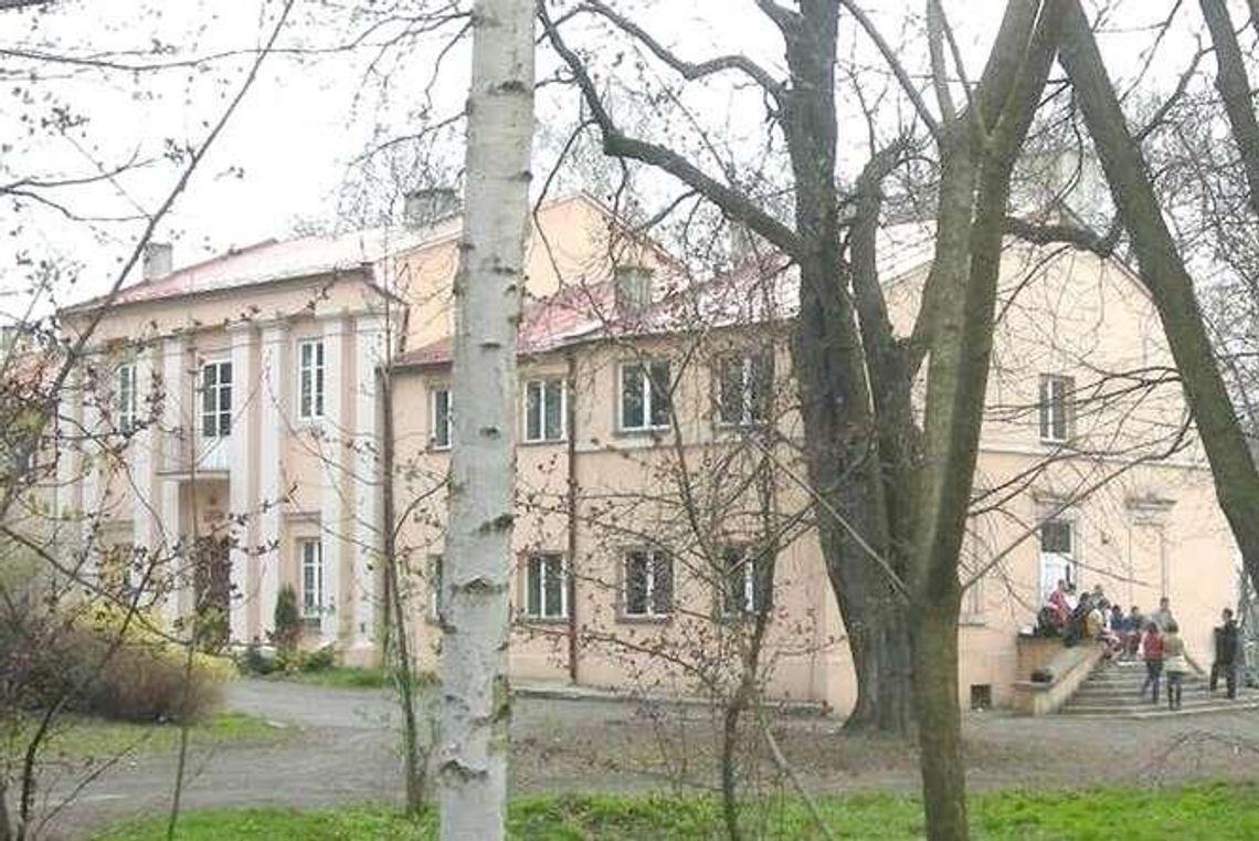 Pałac w Tomaszowicach coraz tańszy