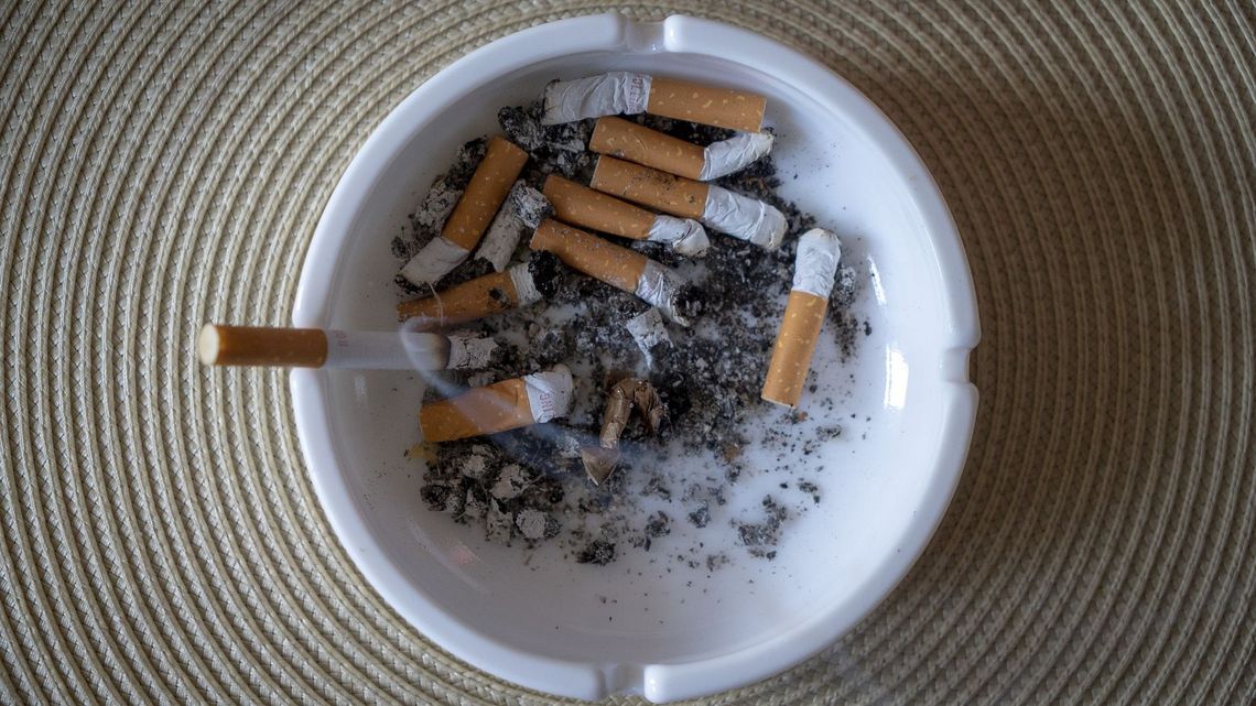 Palenie zwiększa ryzyko poważnych objawów COVID-19 i hospitalizacji