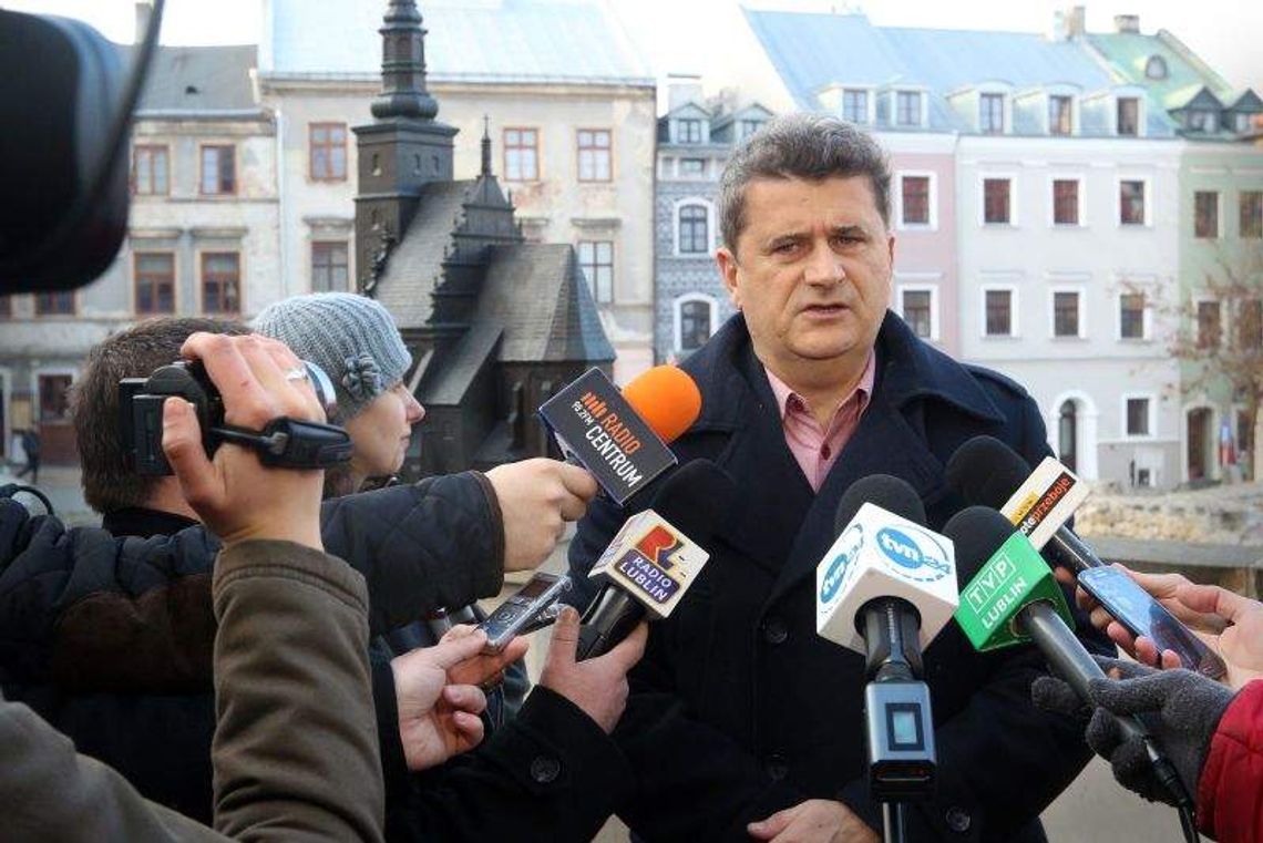 Palikot donosi na Kaczyńskiego i Millera do prokuratury