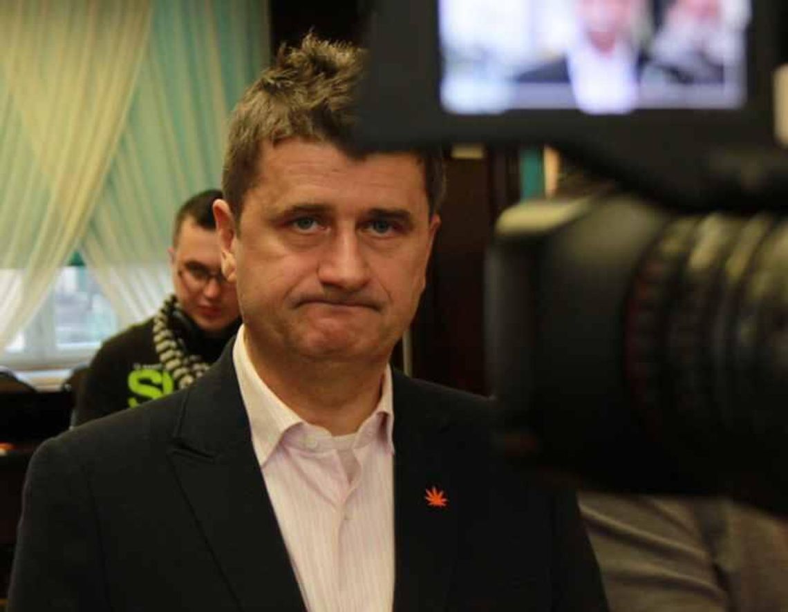 Palikot: Prezerwatywy zamiast kwiatów dla kobiet