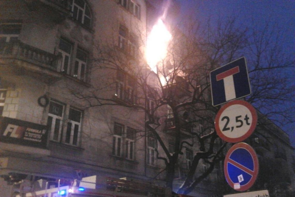 Paliła się kamienica w centrum Lublina (zdjęcia, wideo) Paliła się kamienica w centrum Lublina (zdjęcia, wideo)