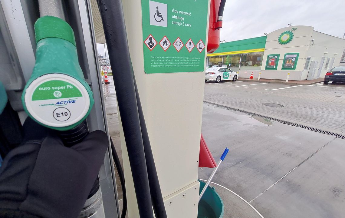 Paliwa mają potanieć, ale nie od razu. Nowe przepisy już obowiązują