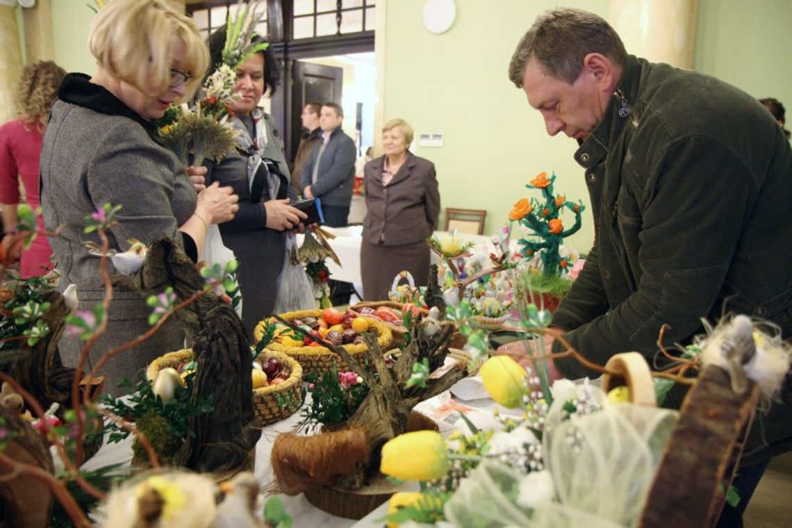 Palmy, pisanki i ciasta w Urzędzie Marszałkowskim (zdjęcia) Palmy, pisanki i ciasta w Urzędzie Marszałkowskim (zdjęcia)