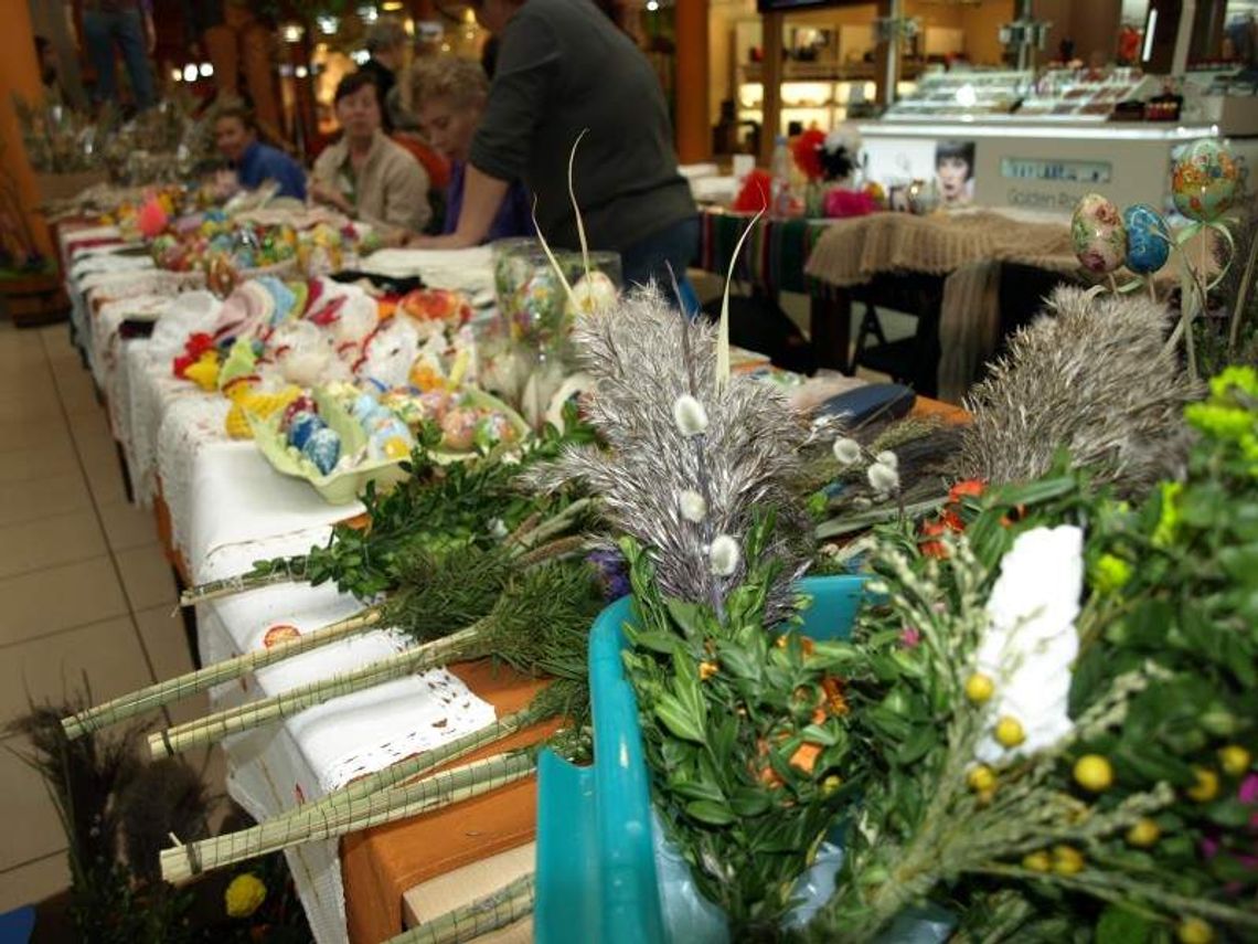 Palmy, pisanki i stroiki. Kiermasz świąteczny w Galerii Zielona