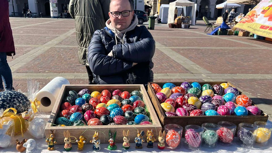 Palmy, pisanki, kurczaczki i koszyczki. Kiermasz Wielkanocny trwa