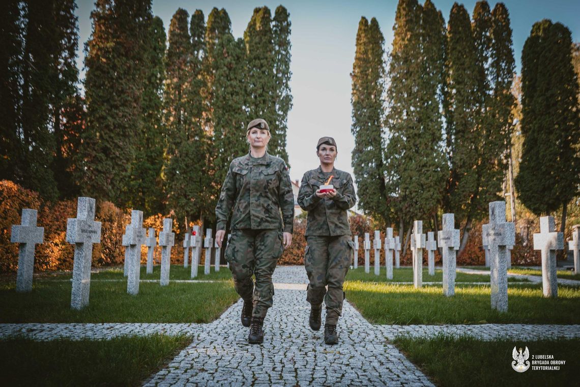 Pamięć, która zobowiązuje. Terytorialsi porządkują groby bohaterów Pamięć, która zobowiązuje. Terytorialsi porządkują groby bohaterów