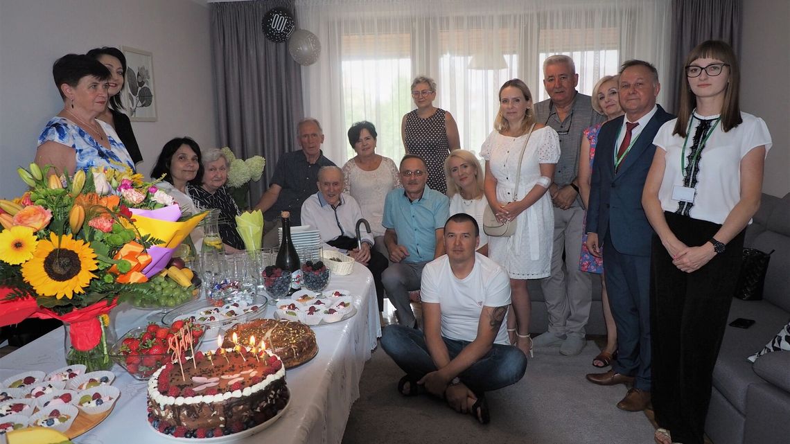 Pan Henryk ma 100 lat. Była urodzinowa impreza