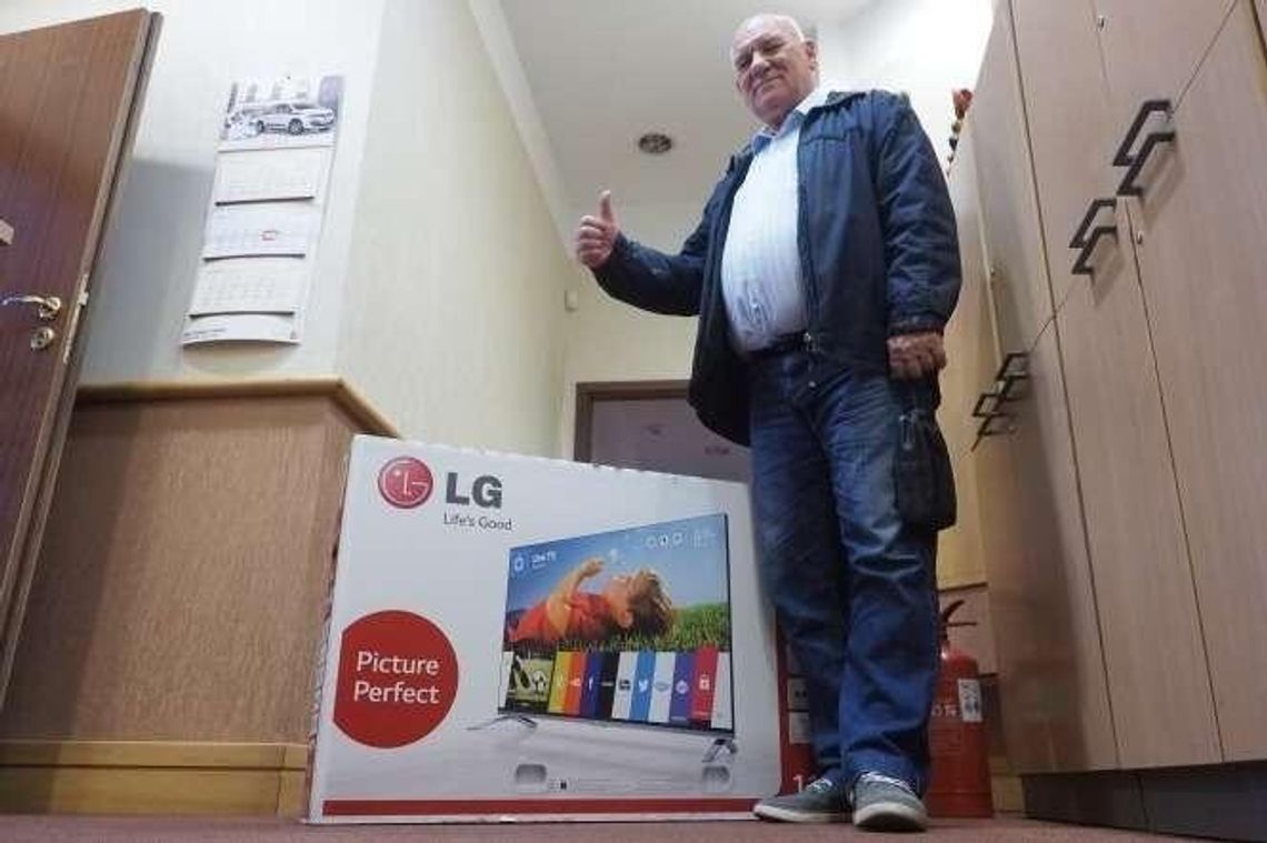 Pan Jerzy wygrał telewizor, dziś go odebrał z redakcji Dziennika Wschodniego Pan Jerzy wygrał telewizor, dziś go odebrał z redakcji Dziennika Wschodniego