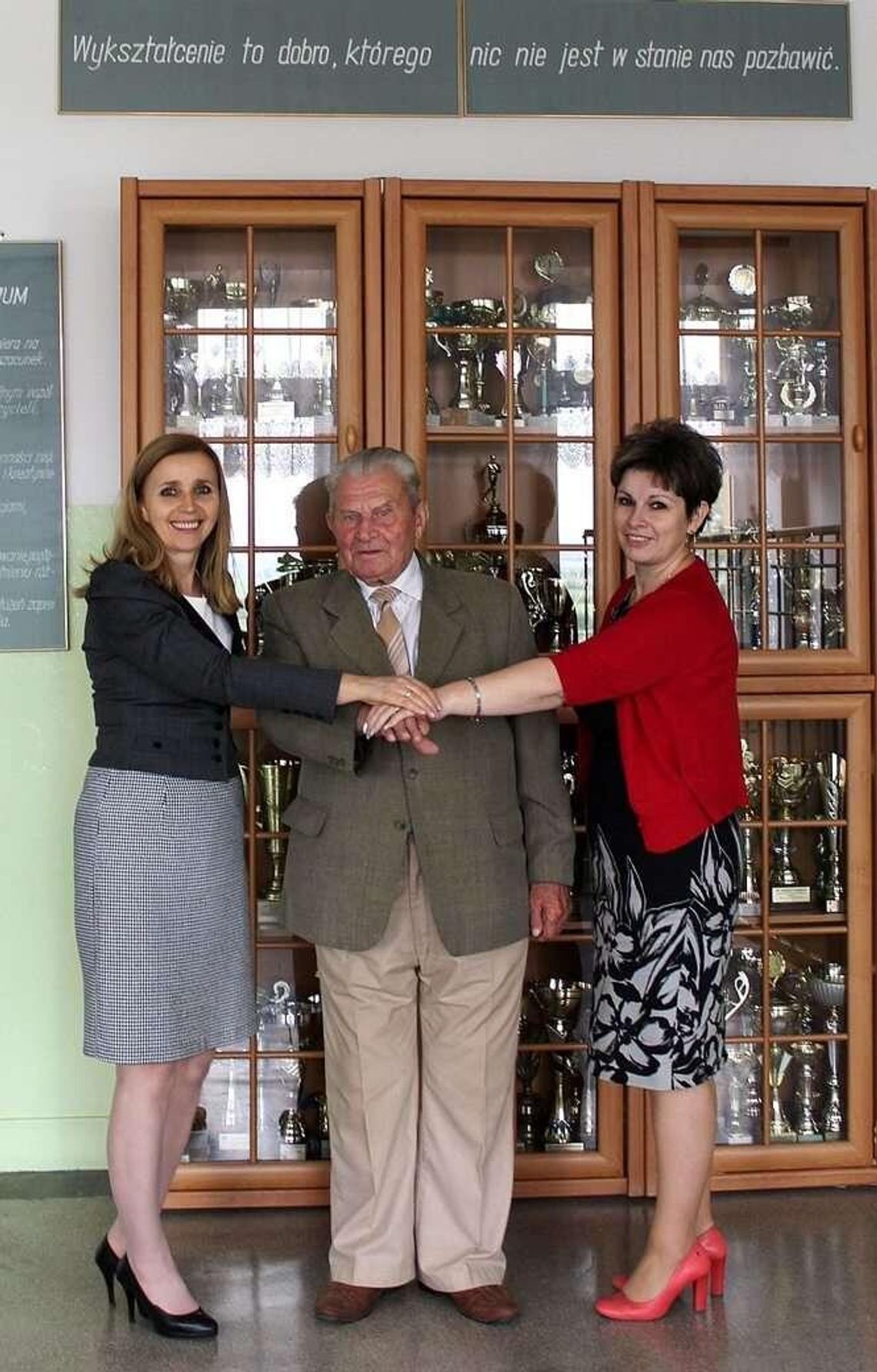 Pan Mieczysław założył prywatną fundację i będzie pomagać uczniom