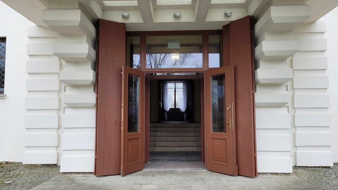 Pan Paweł nie zwiedził pałacu. Winda dla niepełnosprawnych nie działa