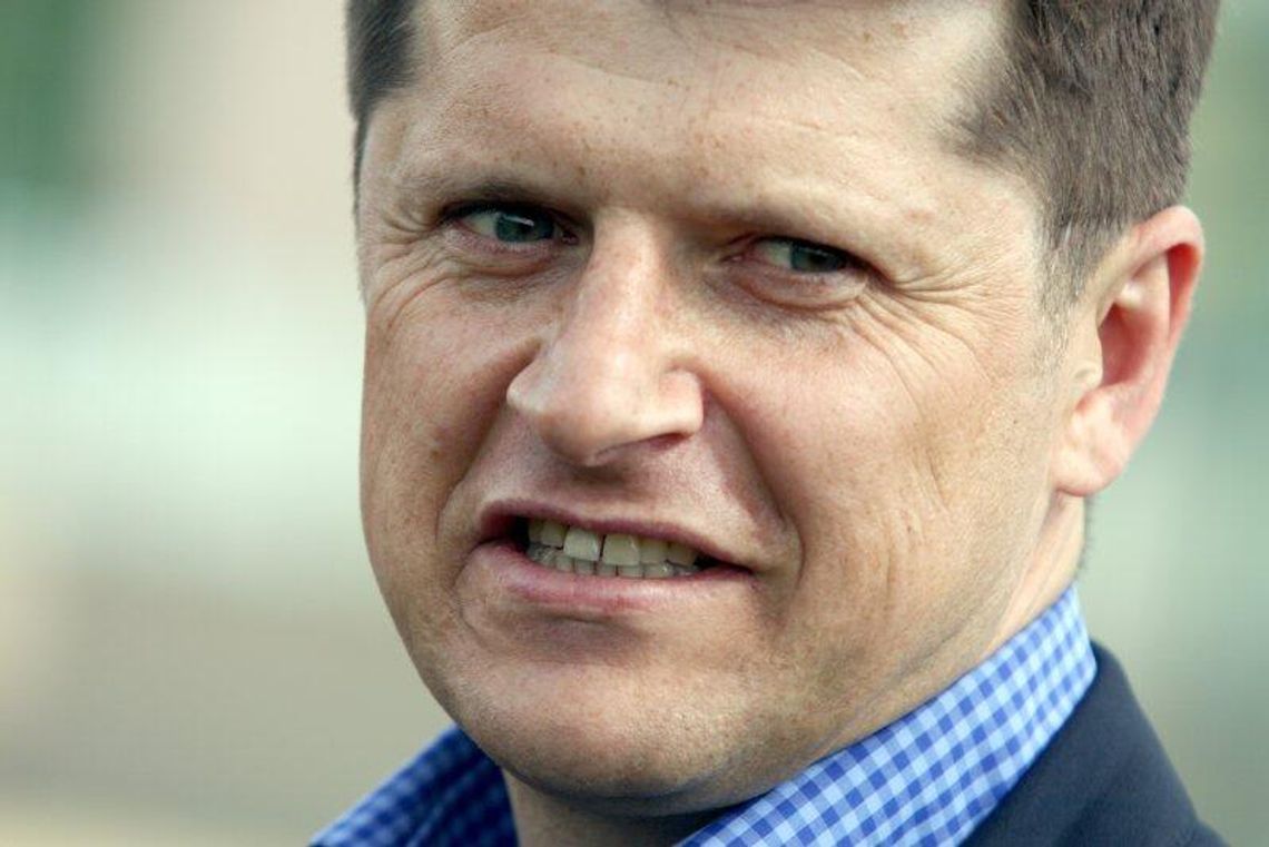 Pan poseł czy dobry wujek? Kontrowersje wokół Cezarego Kucharskiego