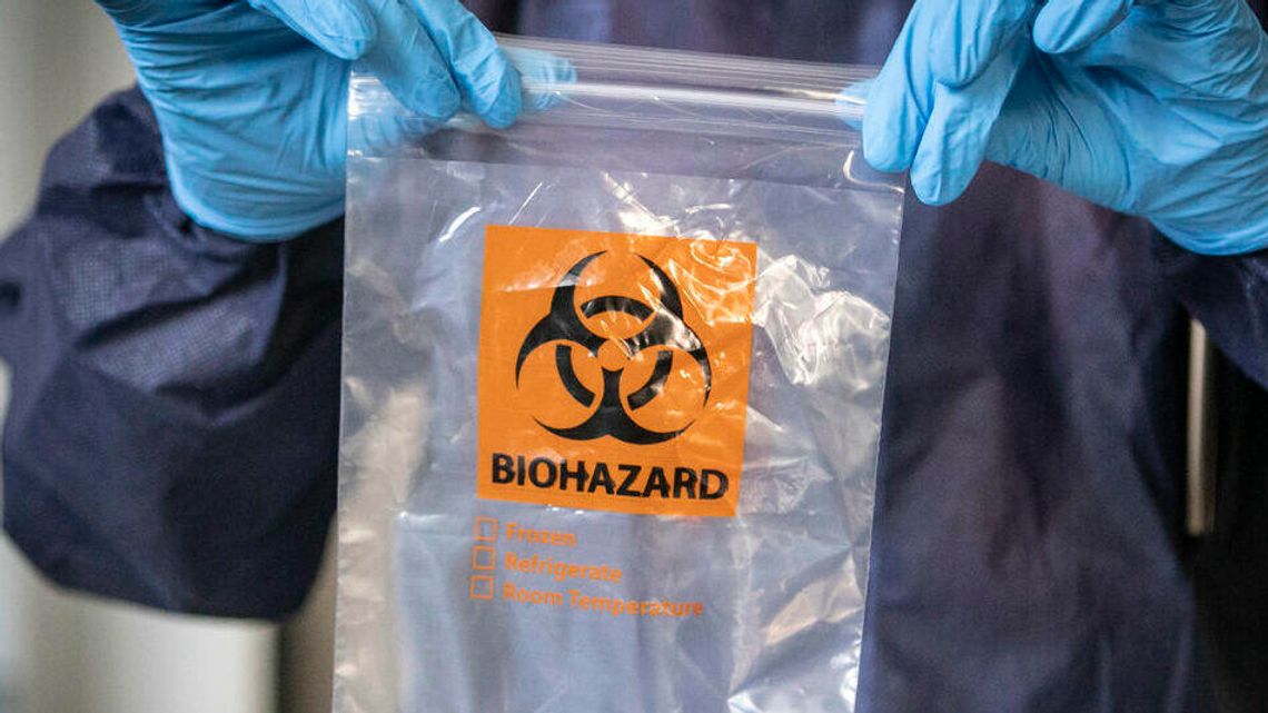 Pandemia koronawirusa w Indiach: Brakuje łóżek, leków, tlenu, a nawet miejsc pochówku