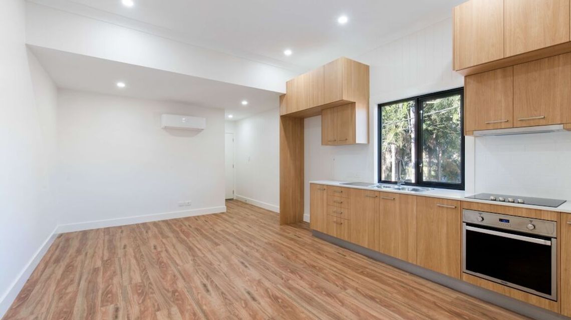 Panele podłogowe jasne czy ciemne – jakie wybrać?